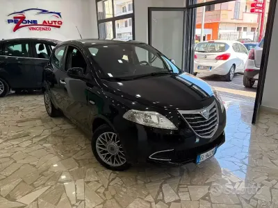Usata Lancia Ypsilon Gold 69 CV (50 kW) 2012 Nero Utilitaria