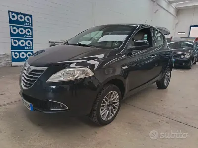 Käytetty Lancia Ypsilon 85 HP (62 kW) 2013 Musta Viistoperä