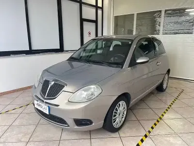 Usata Lancia Ypsilon 60 CV (44 kW) 2008 Marrone Utilitaria