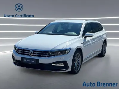 Usata VW Passat Executive 190 CV (139 kW) 2020 Pure white pastello Station wagon