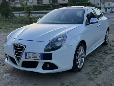 Brugt Alfa Romeo Giulietta Progression 105 HK (77 kW) 2010 Hvid Hatchback