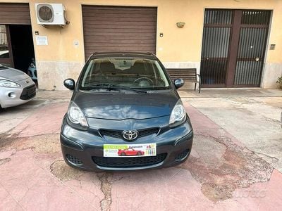 Usata Toyota Aygo 68 CV (50 kW) 2010 Grigio Utilitaria
