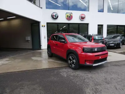 Nuova Fiat Grande Panda La Prima 101 CV (74 kW) 2026 Rosso Utilitaria
