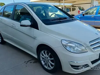Usata Mercedes B200 140 CV (102 kW) 2009 Bianco Monovolume