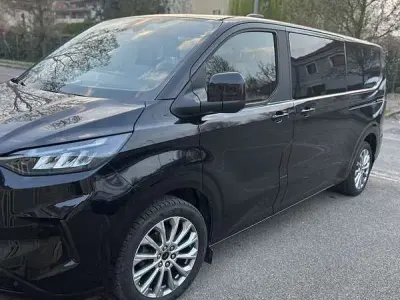 Usata Ford Tourneo Titanium 231 CV (169 kW) 2024 Nero Monovolume