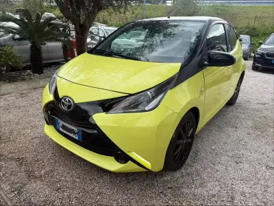 Brugt Toyota Aygo Cool 69 HK (50 kW) 2017 Gul Hatchback