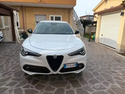Usata Alfa Romeo Stelvio Ti 209 CV (153 kW) 2021 Bianco SUV