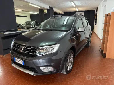 Usata Dacia Sandero Anniversary 101 CV (74 kW) 2020 Grigio Berlina