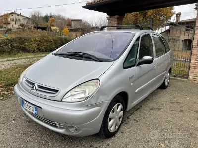 Usado Citroën Xsara Picasso 95 CV (69 kW) 2003 Gris Monovolumen