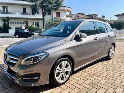 Usata Mercedes B180 109 CV (80 kW) 2018 Grigio Monovolume