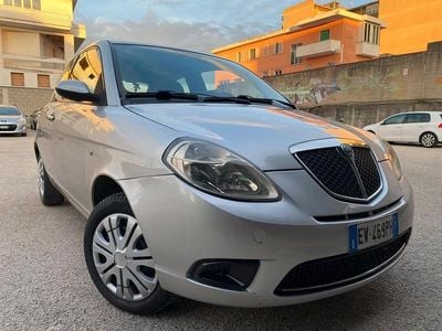 Usata Lancia Ypsilon 75 CV (55 kW) 2009 Argento Utilitaria