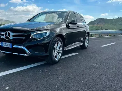 Usata Mercedes GLC250 204 CV (150 kW) 2018 Nero Station wagon