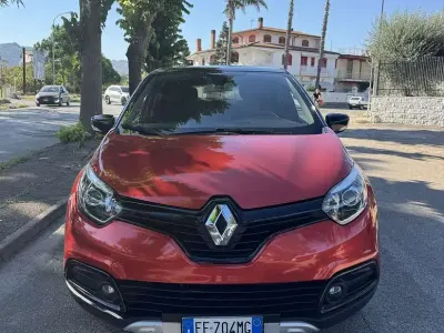 Usata Renault Captur Intens 90 CV (66 kW) 2016 Rosso SUV