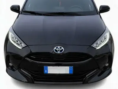 Usata Toyota Yaris Hybrid Lounge 92 CV (67 kW) 2023 Black met Berlina