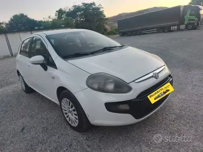Usata Fiat Punto 69 CV (50 kW) 2011 Bianco Utilitaria