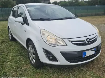 Usata Opel Corsa Edition 86 CV (63 kW) 2012 Bianco Utilitaria