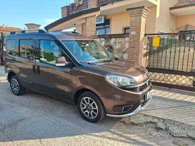 Usata Fiat Doblò Trekking 120 CV (88 kW) 2016 Marrone Monovolume