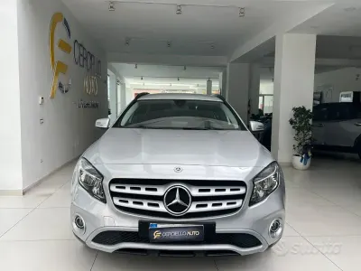Usata Mercedes GLA180 Business 109 CV (80 kW) 2017 Grigio metallizzato SUV
