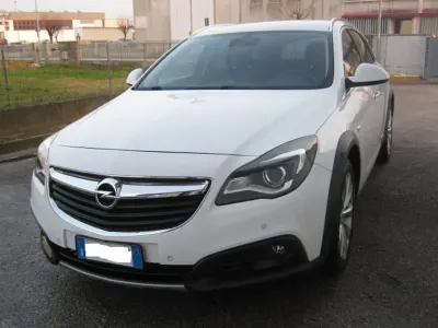 Usata Opel Insignia Country Tourer 170 CV (125 kW) 2017 Bianco Station wagon