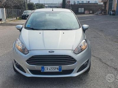 Usata Ford Fiesta 75 CV (55 kW) 2014 Grigio Utilitaria