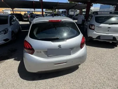 Usata Peugeot 208 82 CV (60 kW) 2017 Grigio Utilitaria