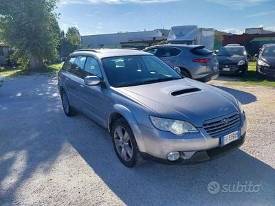 Grigio Usata 2009 Subaru Legacy Station wagon | 2999 € (Buon prezzo)
