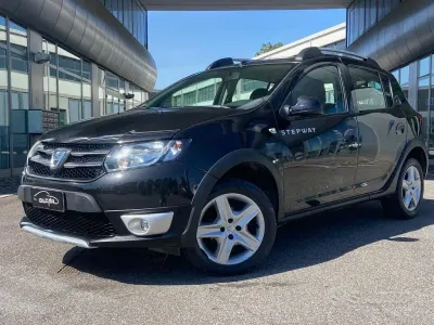 Usata Dacia Sandero Stepway 90 CV (66 kW) 2014 Nero Berlina