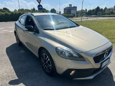 Usata Volvo V40 CC Business Edition 120 CV (88 kW) 2017 Bronzo Station wagon
