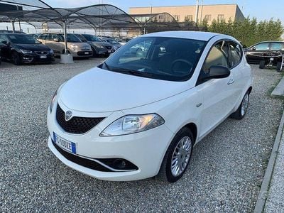 Usata Lancia Ypsilon Platinum 69 CV (50 kW) 2017 Bianco Utilitaria