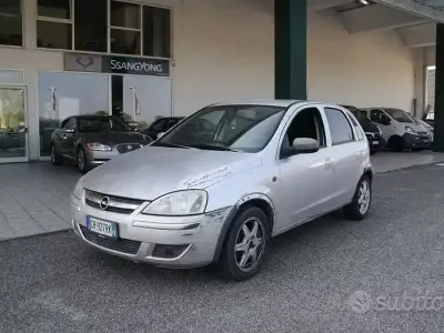 Usata Opel Corsa Club 75 CV (55 kW) 2005 Grigio Utilitaria
