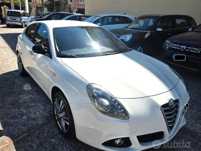 Usata Alfa Romeo Giulietta Distinctive 120 CV (88 kW) 2014 Bianco Utilitaria