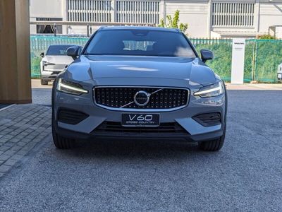 usata Volvo V60 CC B4 (d) AWD automatico Core nuova a Pescara