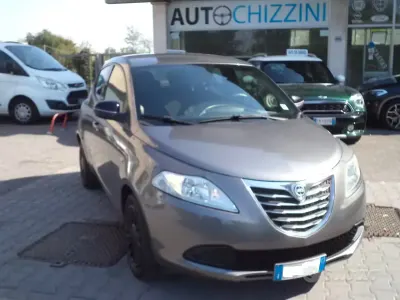 Usata Lancia Ypsilon 69 CV (50 kW) 2013 Grigio Utilitaria