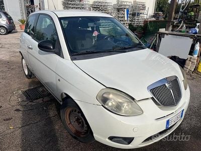 Usata Lancia Ypsilon 75 CV (55 kW) 2011 Bianco Utilitaria