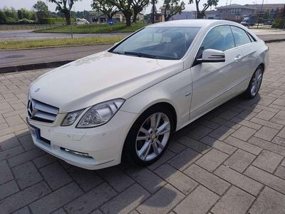 Gebraucht Mercedes E250 Executive 204 PS (150 kW) 2012 Weiß Coupé
