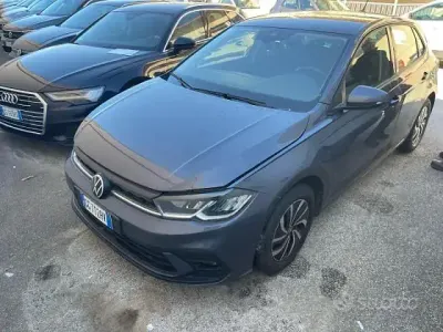Usata VW Polo Life 95 CV (69 kW) 2022 Grigio Utilitaria