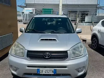 Second-hand Toyota RAV4 116 CP (85 kW) 2005 Gri SUV