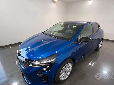 Nuova Renault Clio V Evolution 100 CV (73 kW) 2025 Blu Berlina