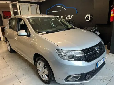 Usata Dacia Sandero Essentiel 90 CV (66 kW) 2018 Grigio Berlina