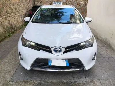 Usata Toyota Auris Hybrid Active 99 CV (72 kW) 2014 Station wagon
