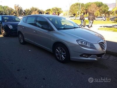 Usata Lancia Delta 120 CV (88 kW) 2014 Grigio Utilitaria