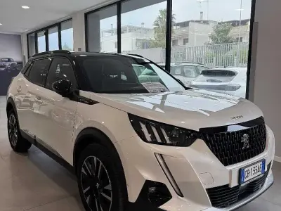 Usata Peugeot 2008 GT-line 155 CV (114 kW) 2020 Bianco SUV