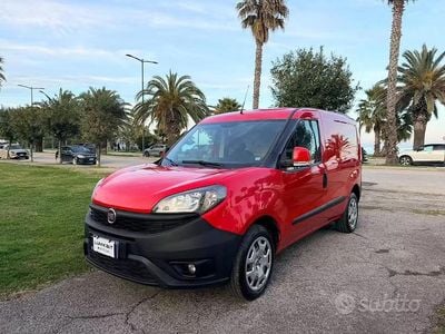Usata Fiat Doblò Easy 120 CV (88 kW) 2018 Rosso Monovolume