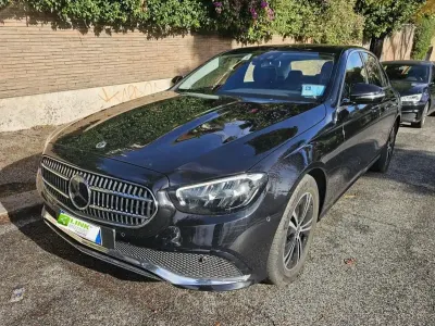 Usata Mercedes E220 Business 200 CV (147 kW) 2023 Blu Berlina