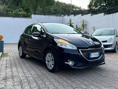 Usata Peugeot 208 Active 68 CV (50 kW) 2014 Bluazzurro Utilitaria