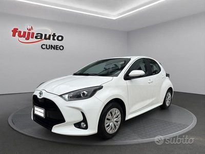 Begagnad Toyota Yaris Hybrid Active 116 HK (85 kW) 2023 Vit Halvkombi