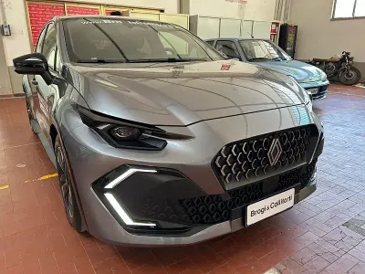 Usata Renault Clio V Techno 160 CV (117 kW) 2025 Grigio scuro Utilitaria