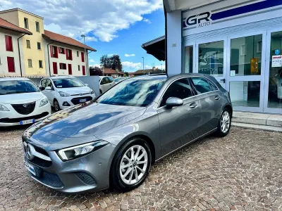 Usata Mercedes A180 116 CV (85 kW) 2019 Grigio Berlina