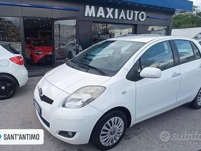 Usata Toyota Yaris 89 CV (65 kW) 2011 Bianco Utilitaria
