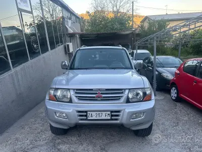 Usata Mitsubishi Pajero 165 CV (121 kW) 2000 Grigio SUV
